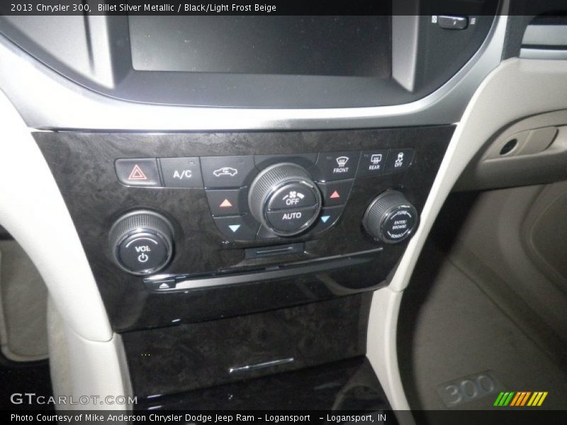 Billet Silver Metallic / Black/Light Frost Beige 2013 Chrysler 300