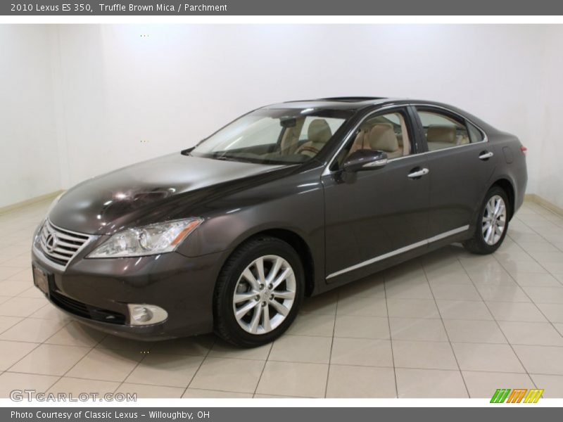 Front 3/4 View of 2010 ES 350