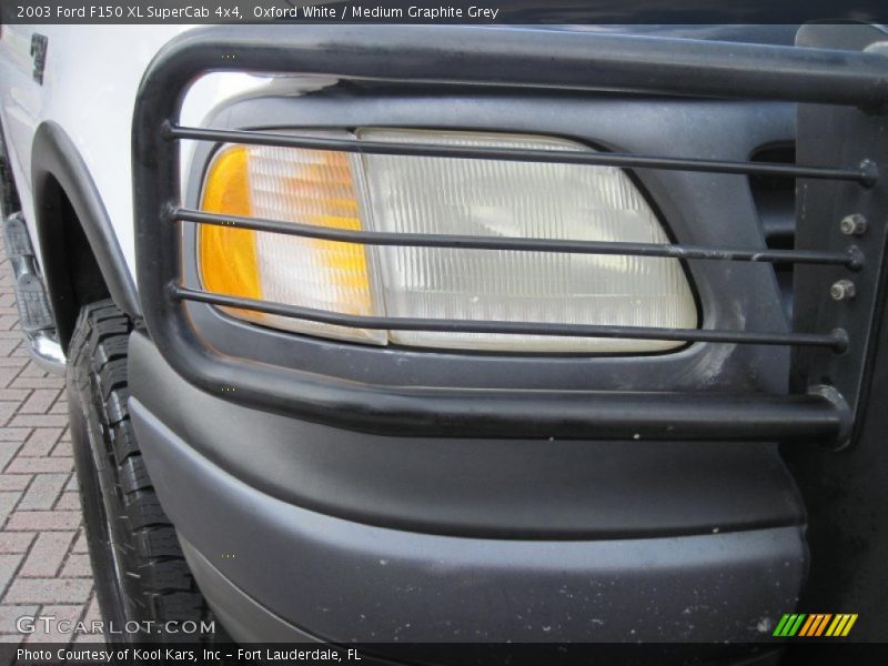 Oxford White / Medium Graphite Grey 2003 Ford F150 XL SuperCab 4x4
