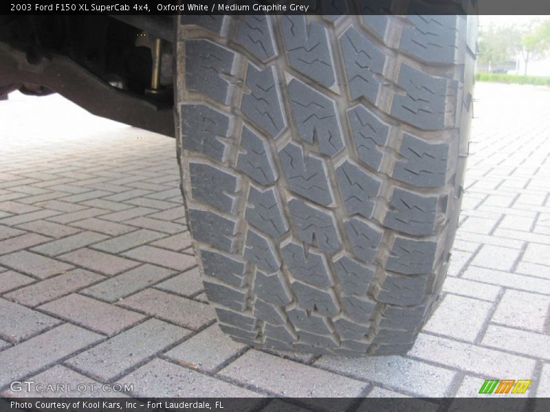 Oxford White / Medium Graphite Grey 2003 Ford F150 XL SuperCab 4x4