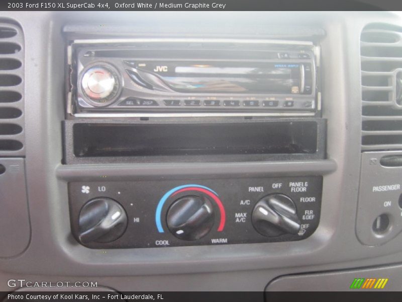 Oxford White / Medium Graphite Grey 2003 Ford F150 XL SuperCab 4x4