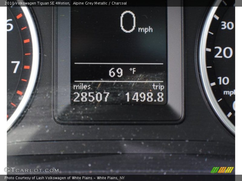 Alpine Grey Metallic / Charcoal 2010 Volkswagen Tiguan SE 4Motion