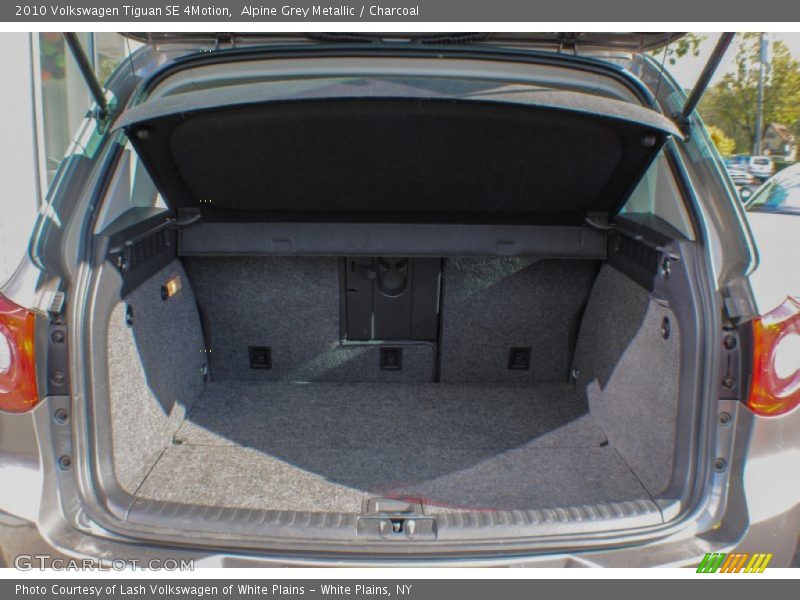 Alpine Grey Metallic / Charcoal 2010 Volkswagen Tiguan SE 4Motion