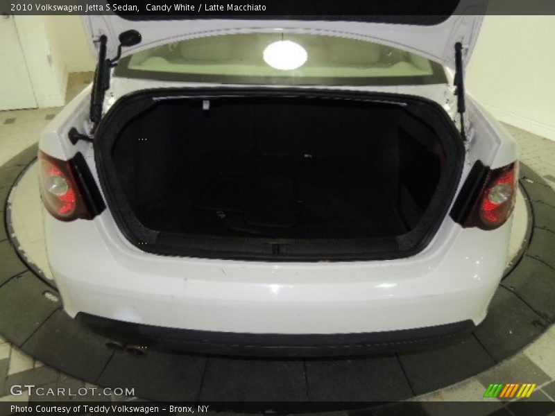 Candy White / Latte Macchiato 2010 Volkswagen Jetta S Sedan