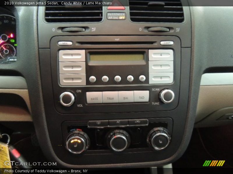 Candy White / Latte Macchiato 2010 Volkswagen Jetta S Sedan