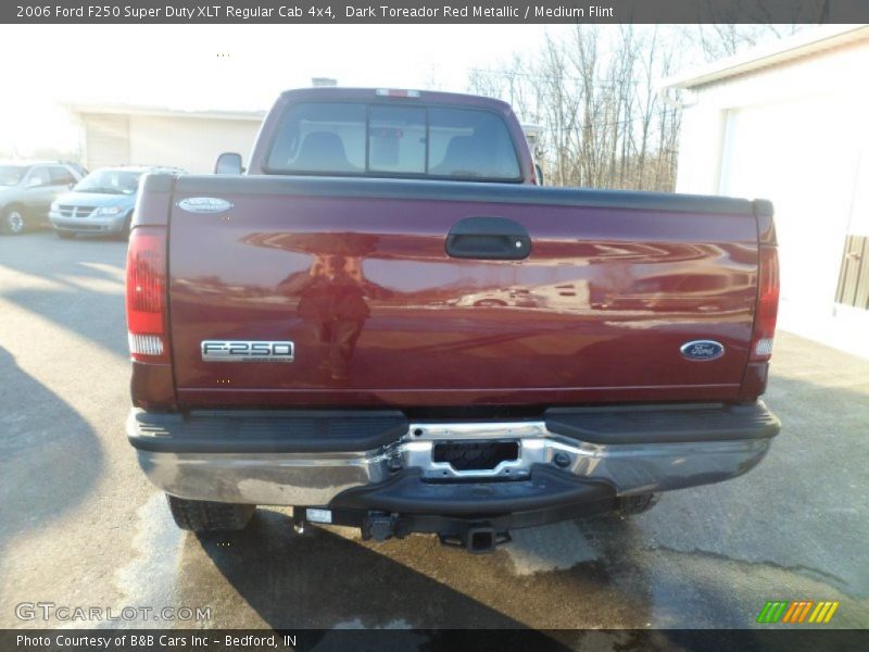 Dark Toreador Red Metallic / Medium Flint 2006 Ford F250 Super Duty XLT Regular Cab 4x4