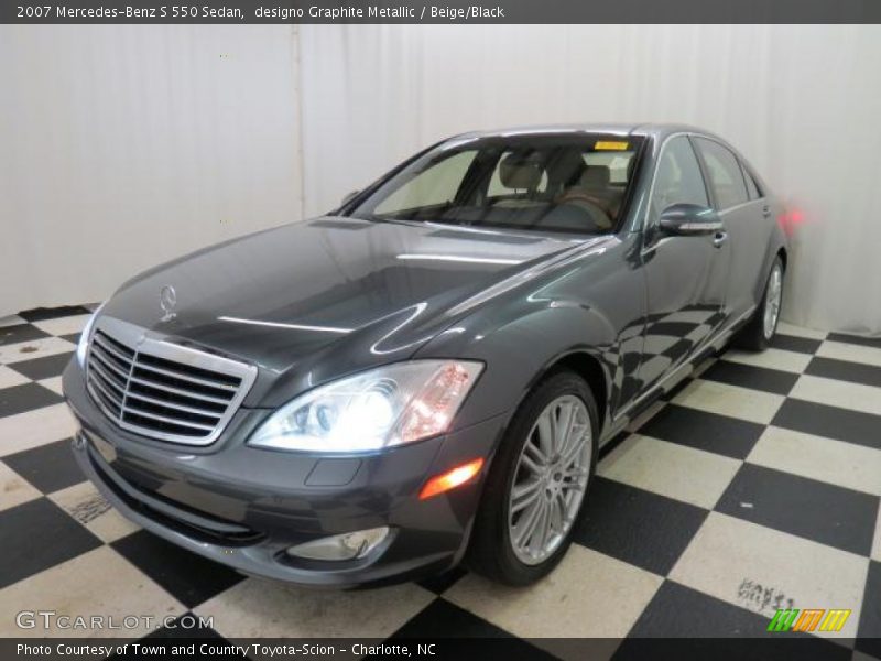 Front 3/4 View of 2007 S 550 Sedan