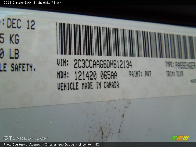 Bright White / Black 2013 Chrysler 300