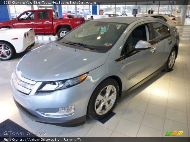 Front 3/4 View of 2013 Volt 