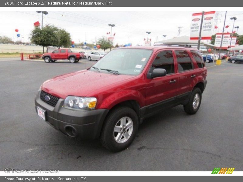 Front 3/4 View of 2006 Escape XLS