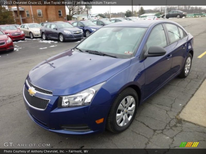 Front 3/4 View of 2013 Cruze LS
