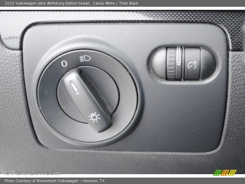 Candy White / Titan Black 2010 Volkswagen Jetta Wolfsburg Edition Sedan