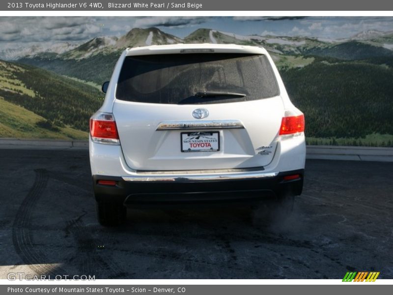 Blizzard White Pearl / Sand Beige 2013 Toyota Highlander V6 4WD