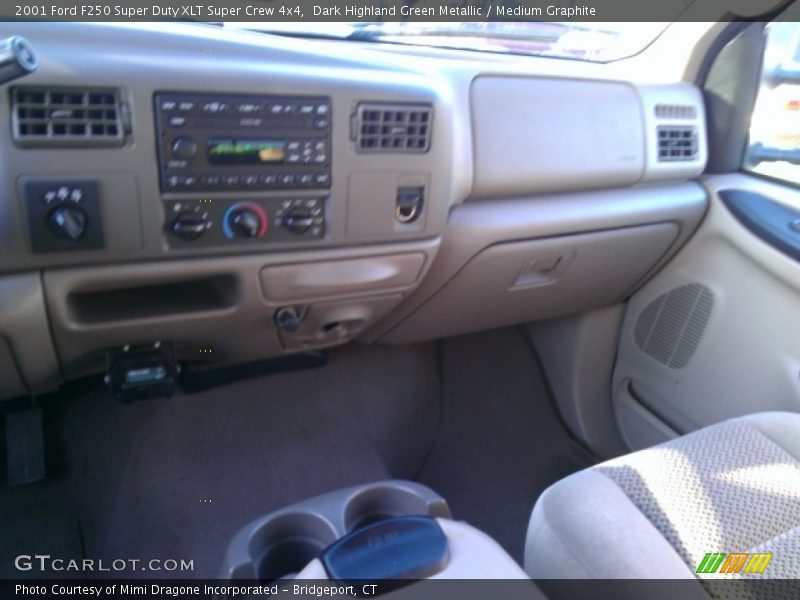 Dark Highland Green Metallic / Medium Graphite 2001 Ford F250 Super Duty XLT Super Crew 4x4