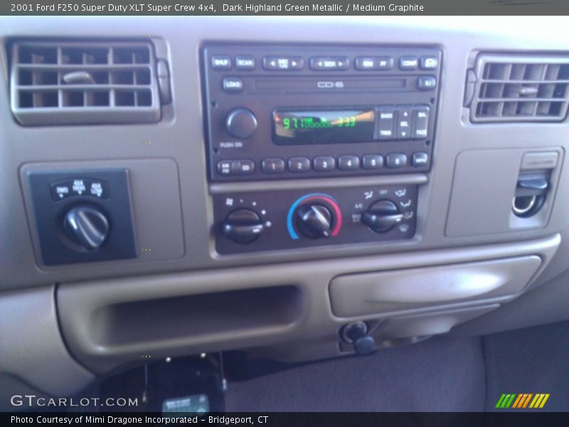 Dark Highland Green Metallic / Medium Graphite 2001 Ford F250 Super Duty XLT Super Crew 4x4