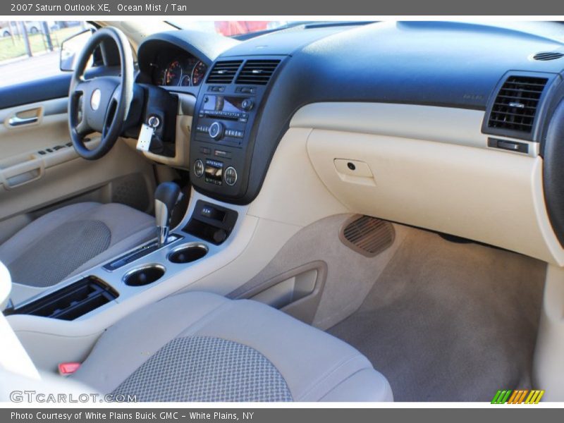Ocean Mist / Tan 2007 Saturn Outlook XE