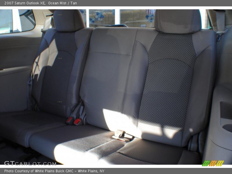 Ocean Mist / Tan 2007 Saturn Outlook XE
