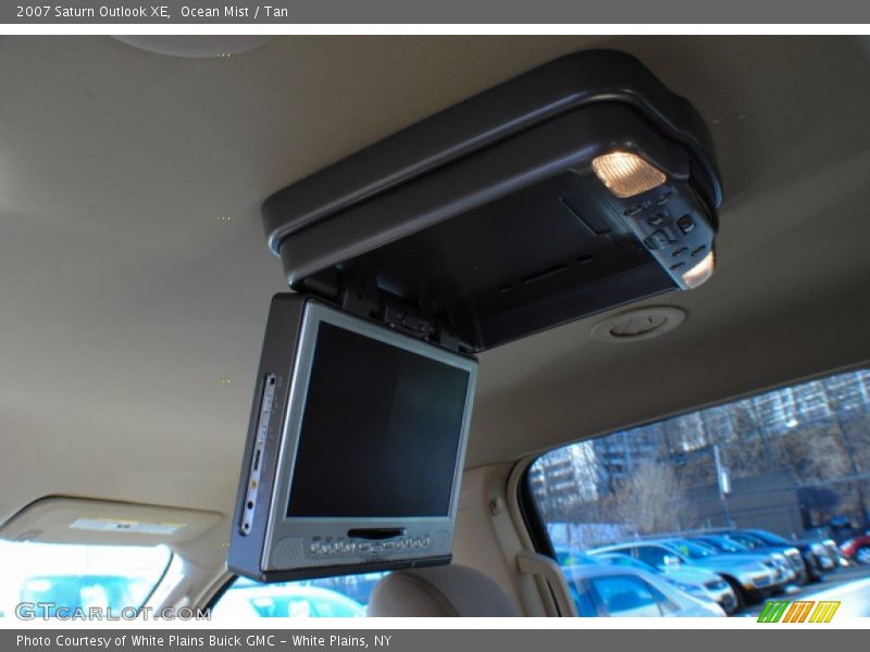 Ocean Mist / Tan 2007 Saturn Outlook XE
