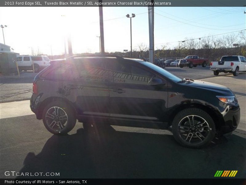 Tuxedo Black Metallic / SEL Appearance Charcoal Black/Gray Alcantara 2013 Ford Edge SEL