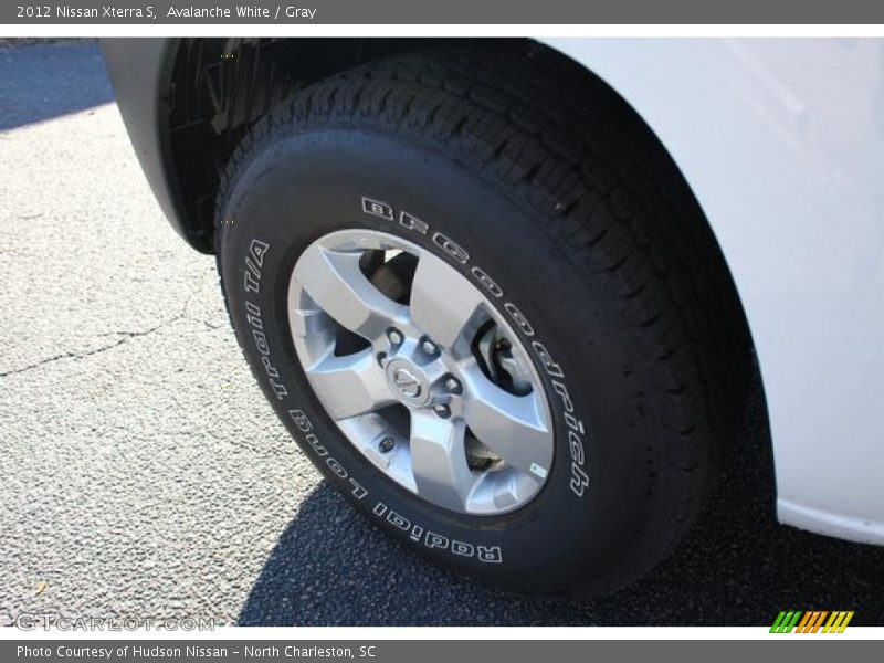 Avalanche White / Gray 2012 Nissan Xterra S