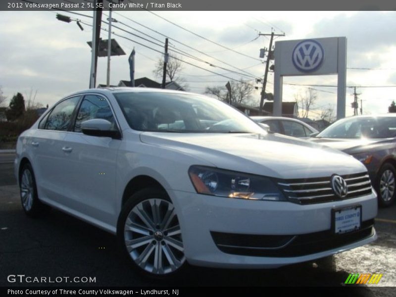 Candy White / Titan Black 2012 Volkswagen Passat 2.5L SE