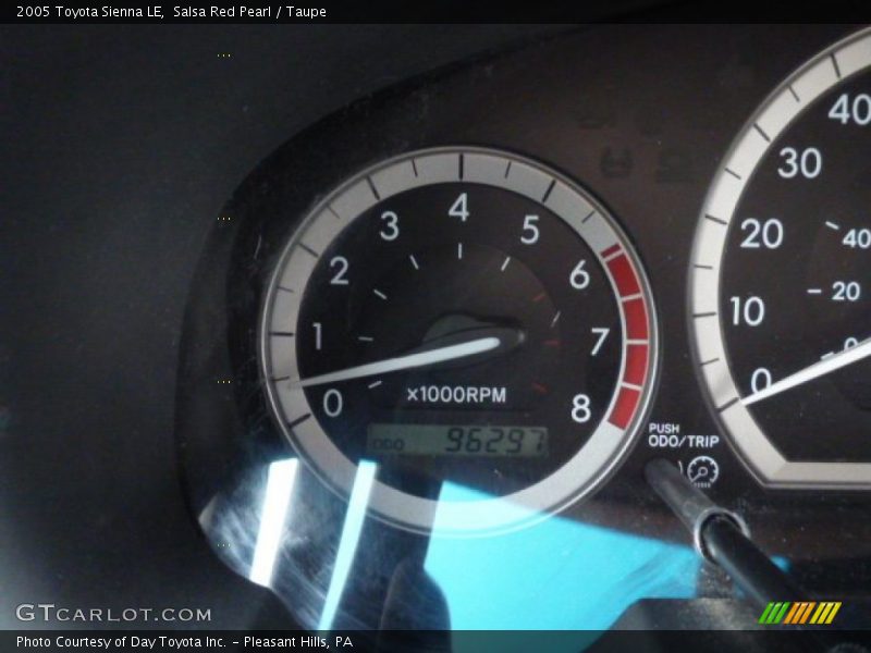 Salsa Red Pearl / Taupe 2005 Toyota Sienna LE