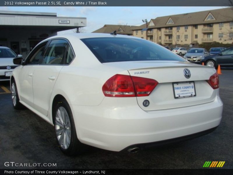 Candy White / Titan Black 2012 Volkswagen Passat 2.5L SE