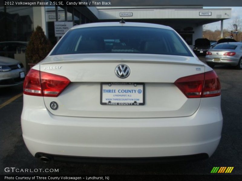 Candy White / Titan Black 2012 Volkswagen Passat 2.5L SE