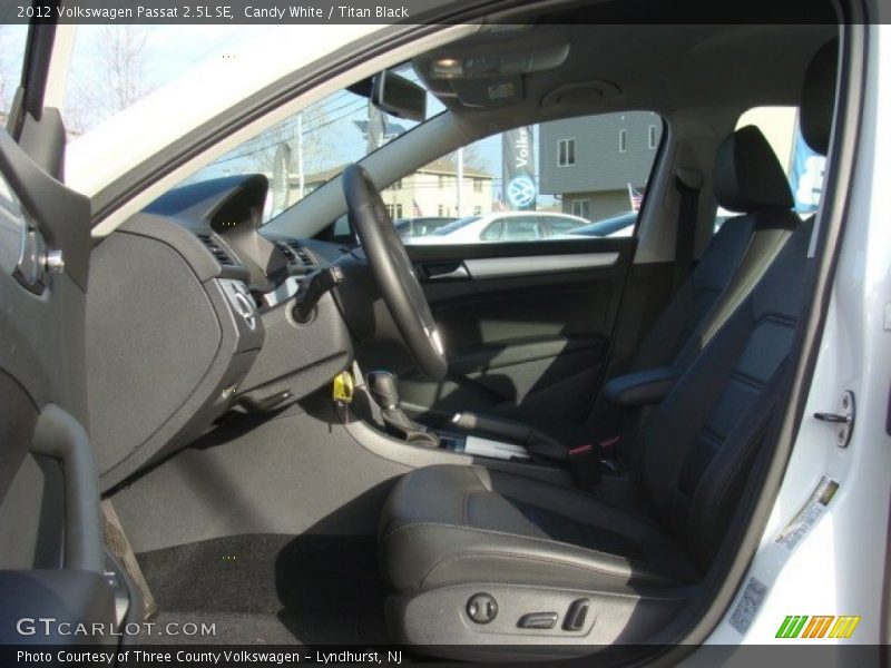 Candy White / Titan Black 2012 Volkswagen Passat 2.5L SE