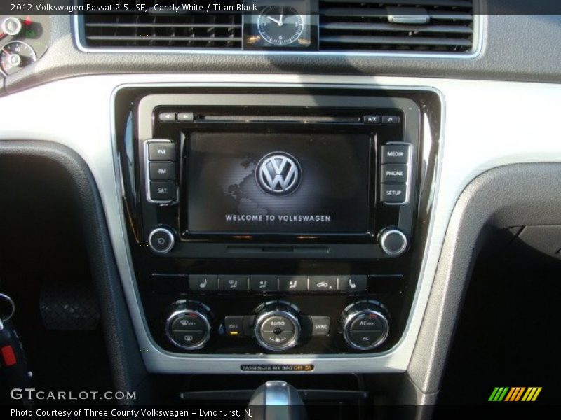 Candy White / Titan Black 2012 Volkswagen Passat 2.5L SE
