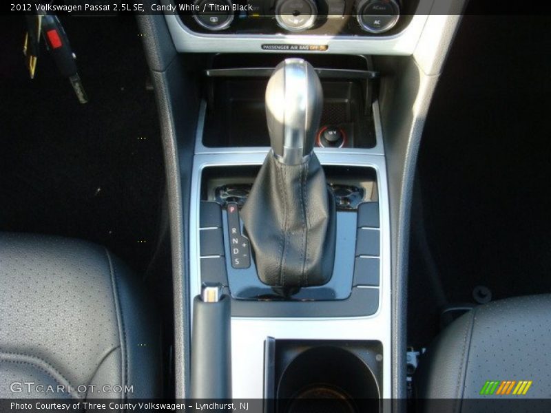 Candy White / Titan Black 2012 Volkswagen Passat 2.5L SE