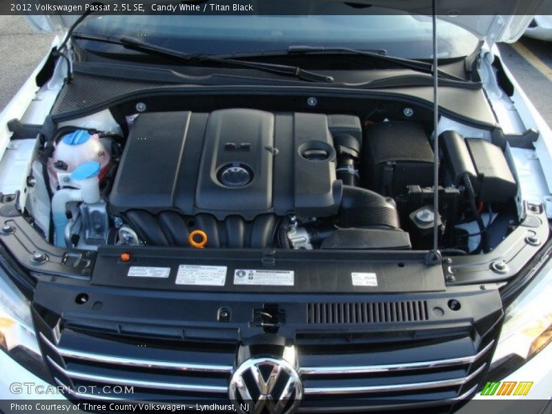 Candy White / Titan Black 2012 Volkswagen Passat 2.5L SE