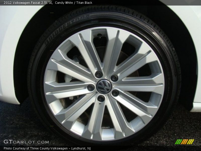 Candy White / Titan Black 2012 Volkswagen Passat 2.5L SE