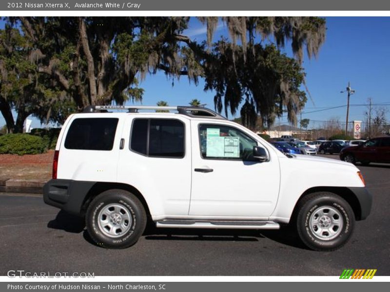 Avalanche White / Gray 2012 Nissan Xterra X