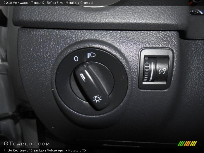 Reflex Silver Metallic / Charcoal 2010 Volkswagen Tiguan S