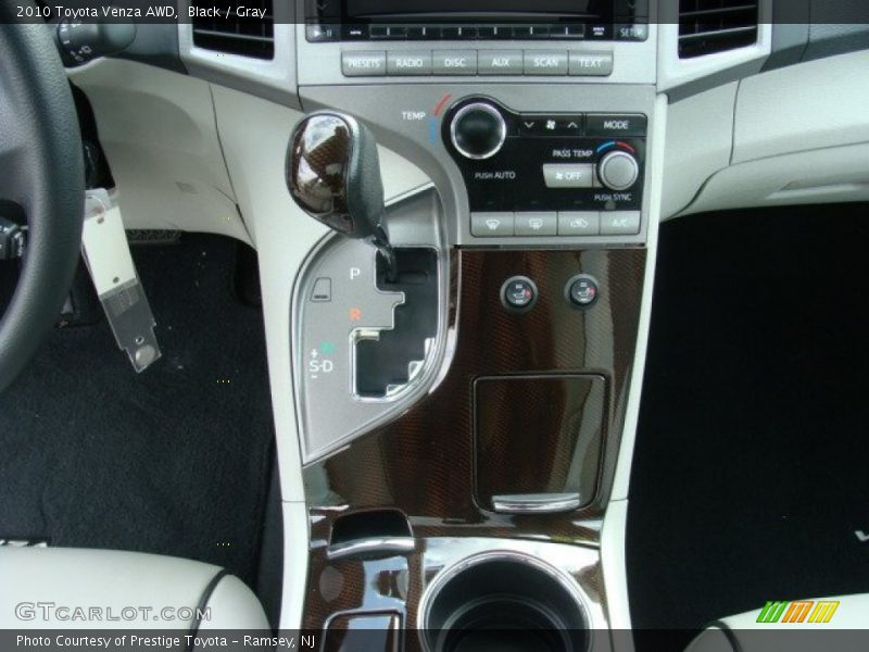 Black / Gray 2010 Toyota Venza AWD
