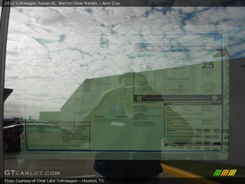 Mercury Silver Metallic / Aero Gray 2012 Volkswagen Routan SE