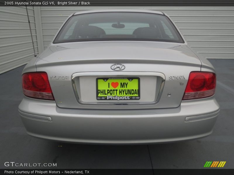 Bright Silver / Black 2005 Hyundai Sonata GLS V6