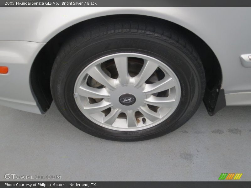 Bright Silver / Black 2005 Hyundai Sonata GLS V6