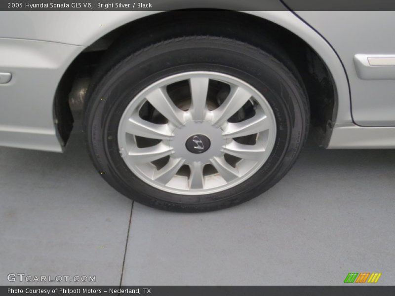 Bright Silver / Black 2005 Hyundai Sonata GLS V6