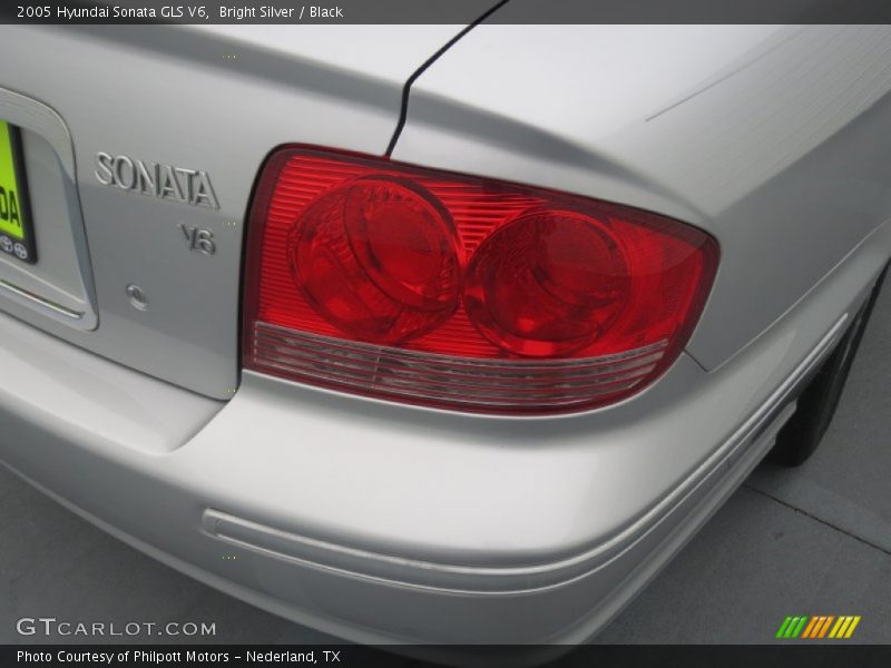 Bright Silver / Black 2005 Hyundai Sonata GLS V6