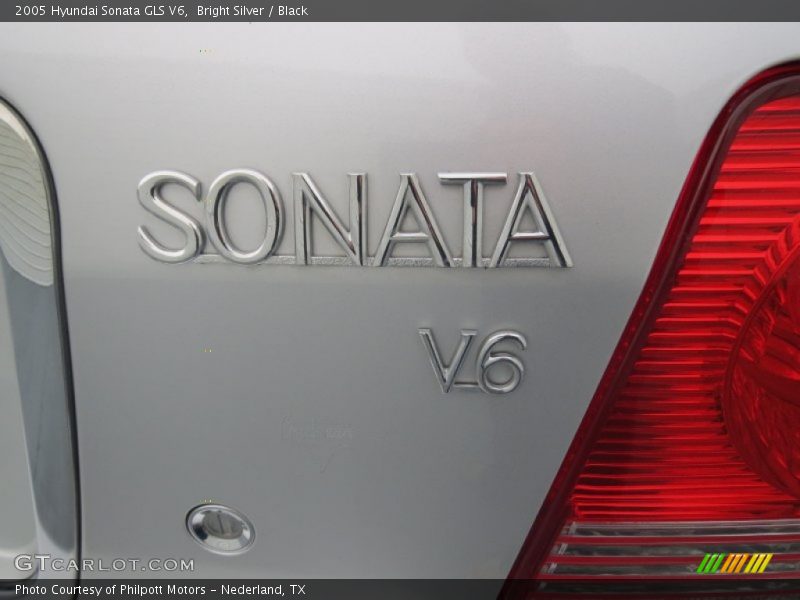 Bright Silver / Black 2005 Hyundai Sonata GLS V6