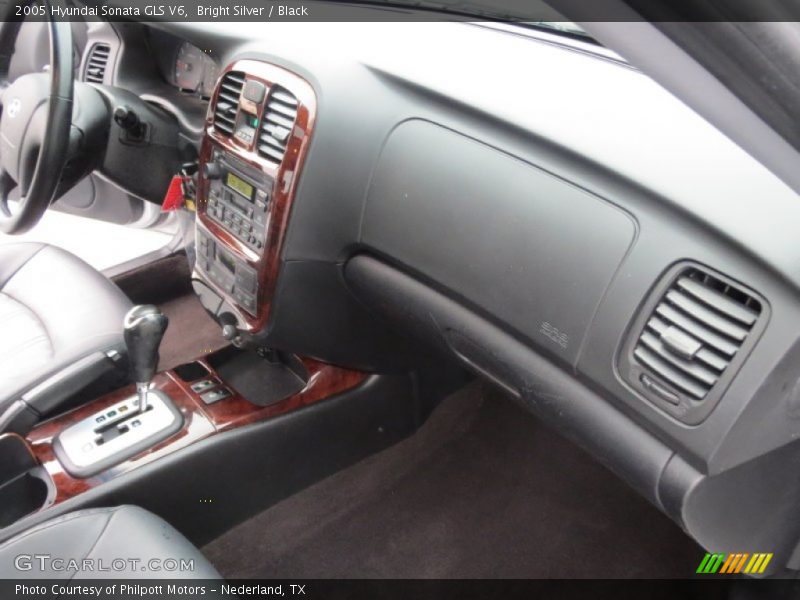 Bright Silver / Black 2005 Hyundai Sonata GLS V6