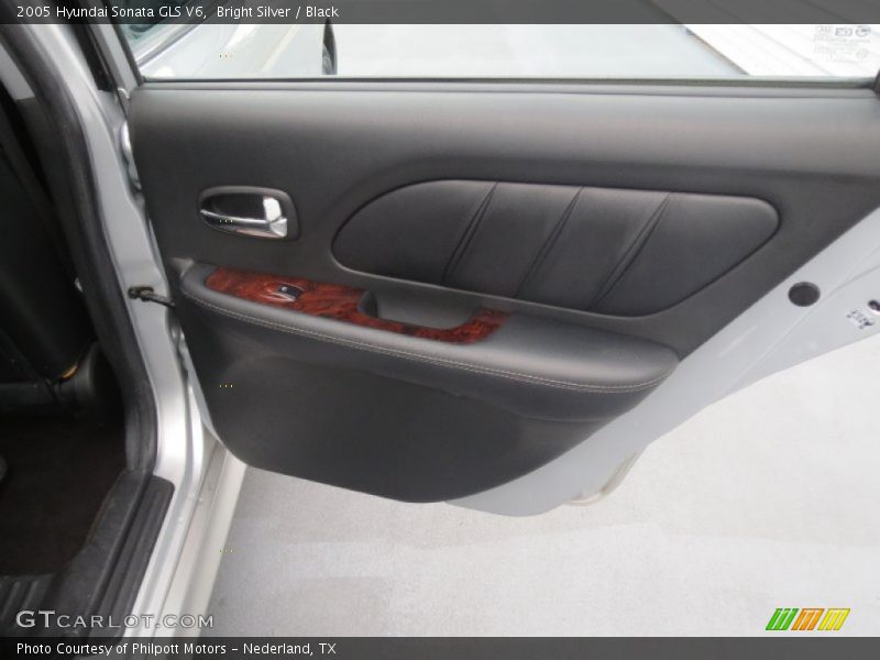 Bright Silver / Black 2005 Hyundai Sonata GLS V6