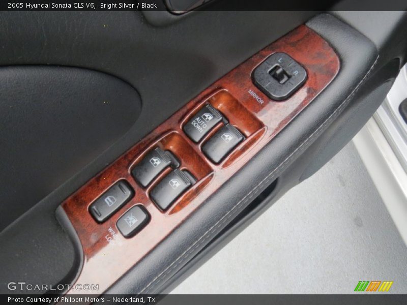Bright Silver / Black 2005 Hyundai Sonata GLS V6