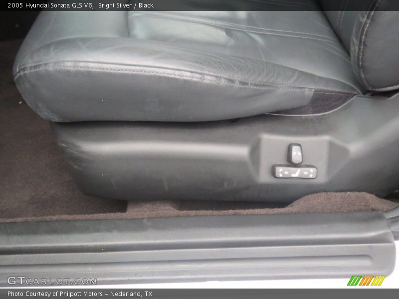 Bright Silver / Black 2005 Hyundai Sonata GLS V6