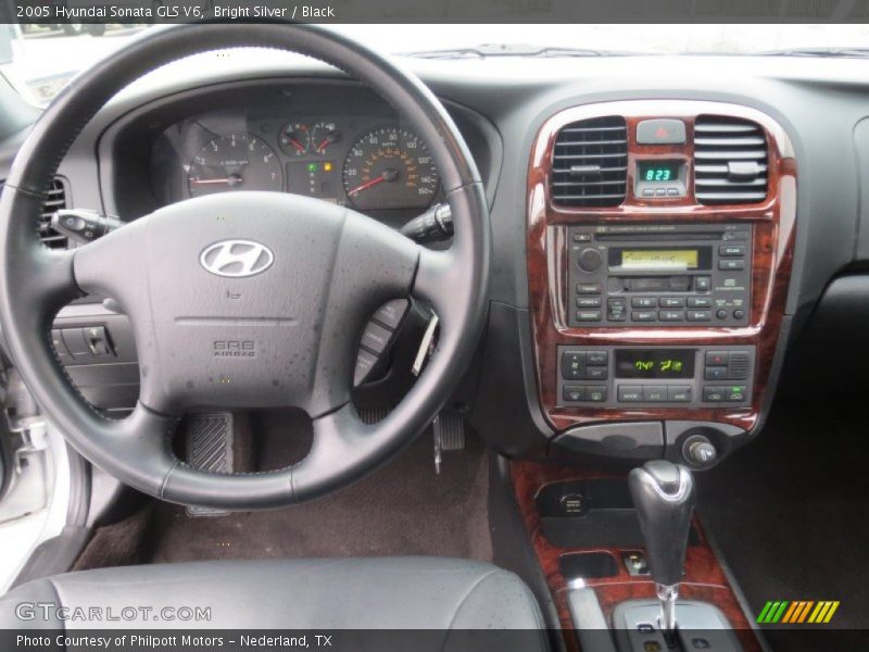 Bright Silver / Black 2005 Hyundai Sonata GLS V6