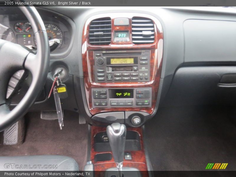 Bright Silver / Black 2005 Hyundai Sonata GLS V6