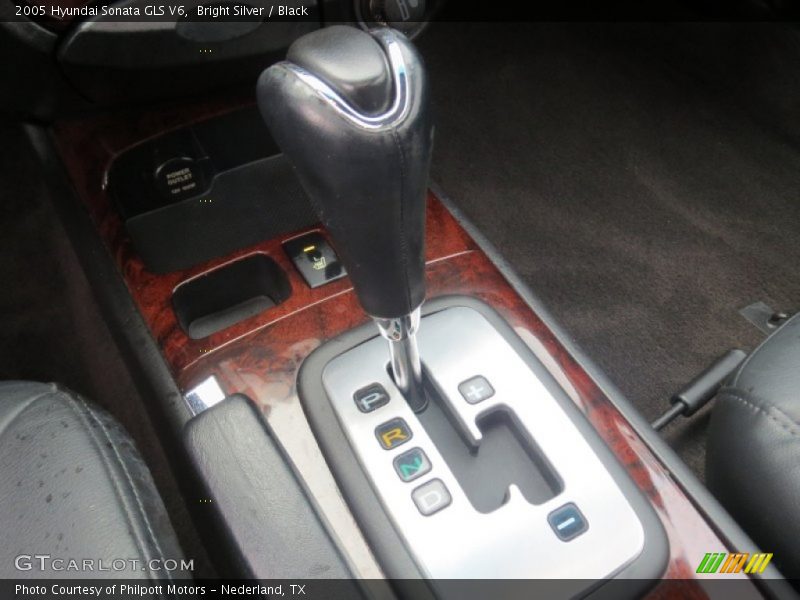 Bright Silver / Black 2005 Hyundai Sonata GLS V6