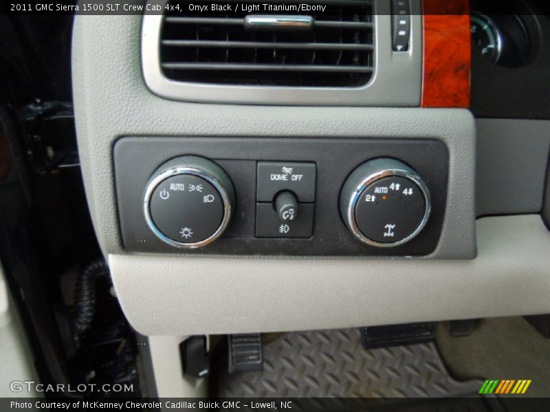 Onyx Black / Light Titanium/Ebony 2011 GMC Sierra 1500 SLT Crew Cab 4x4